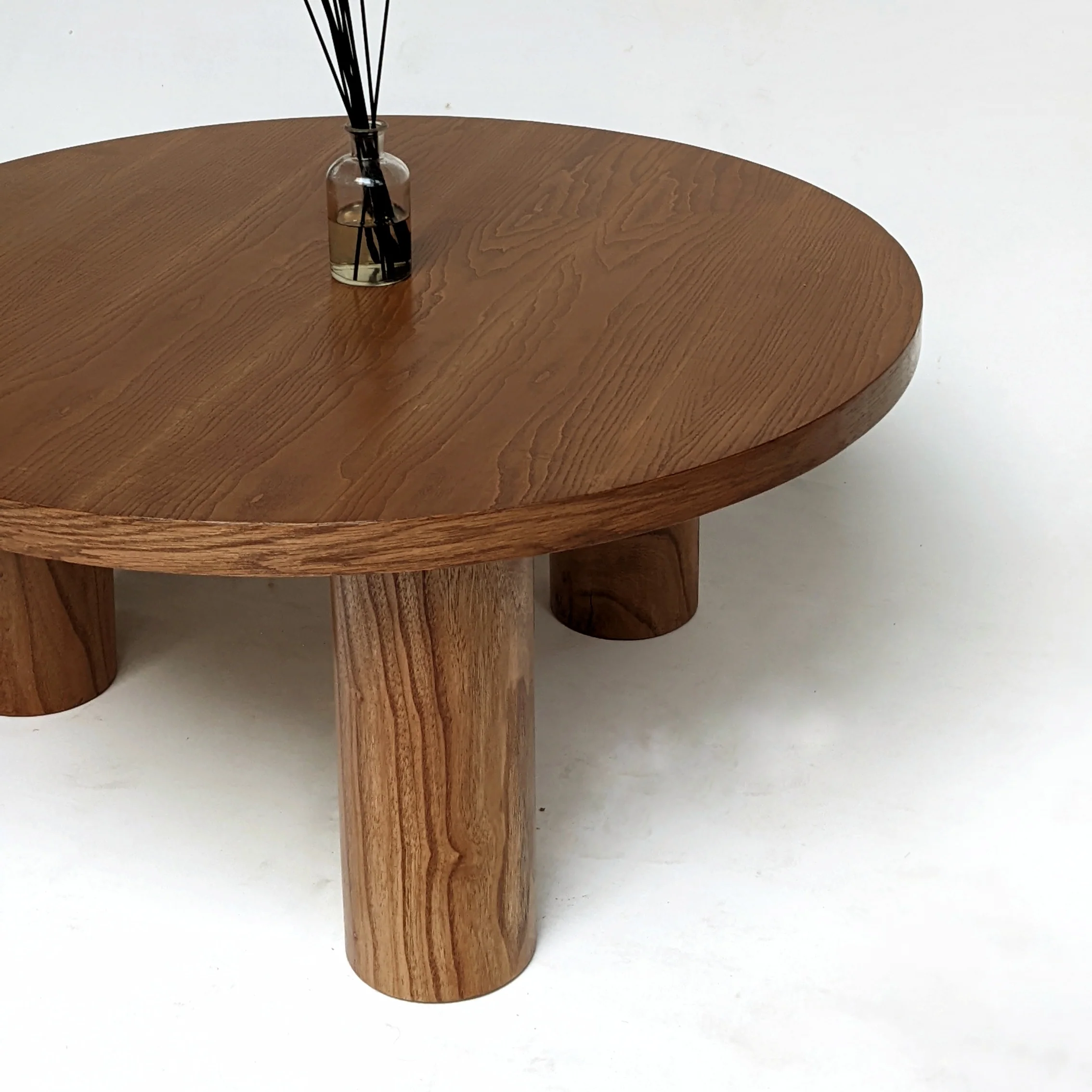 ROUND PILLAR COFFEE TABLE - Image 3