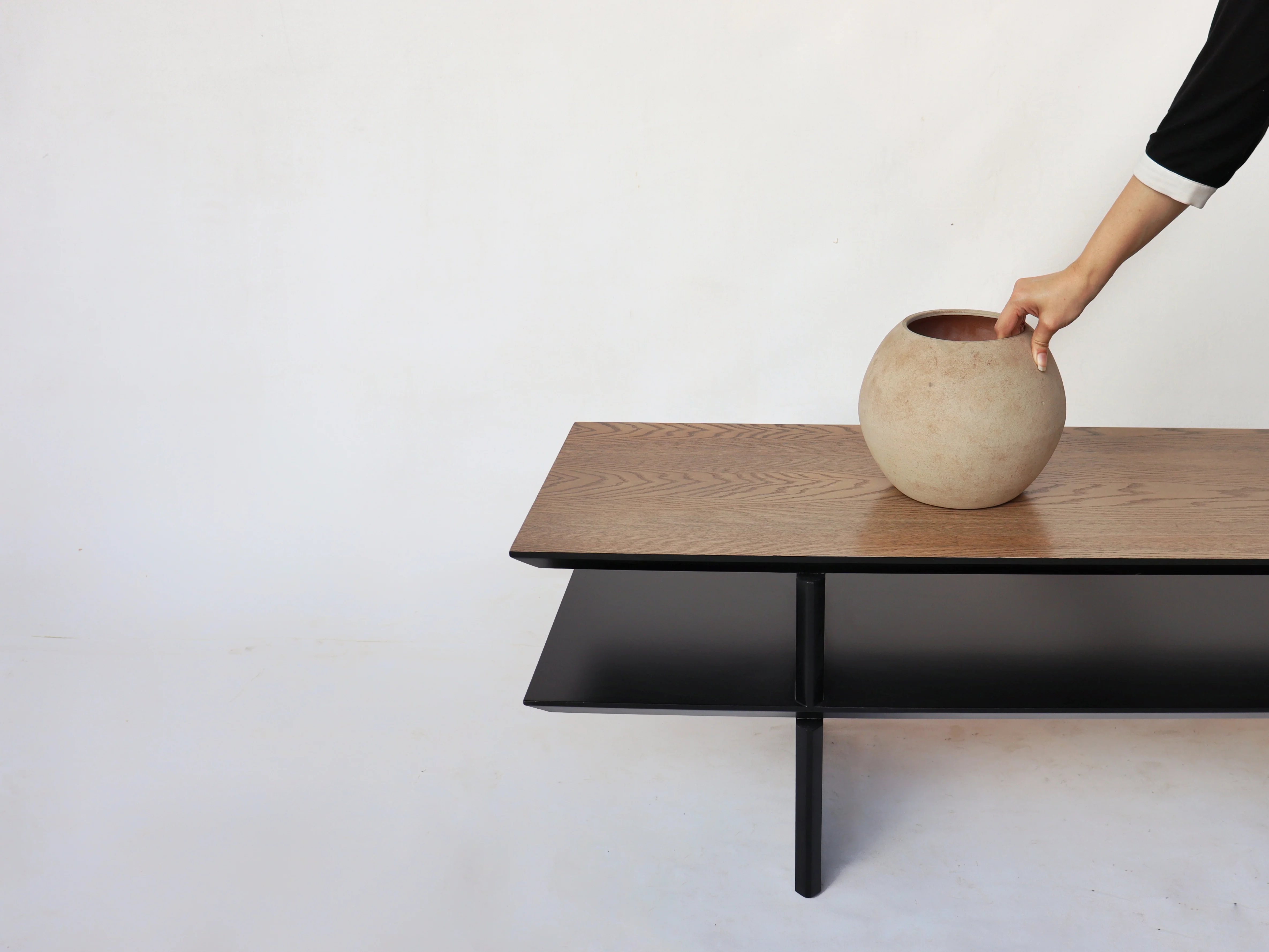 T LOW CONSOLE - Image 3